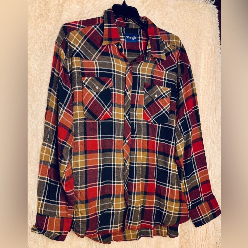 Wrangler Men's Red and Brown Plaid Button Down Shirt